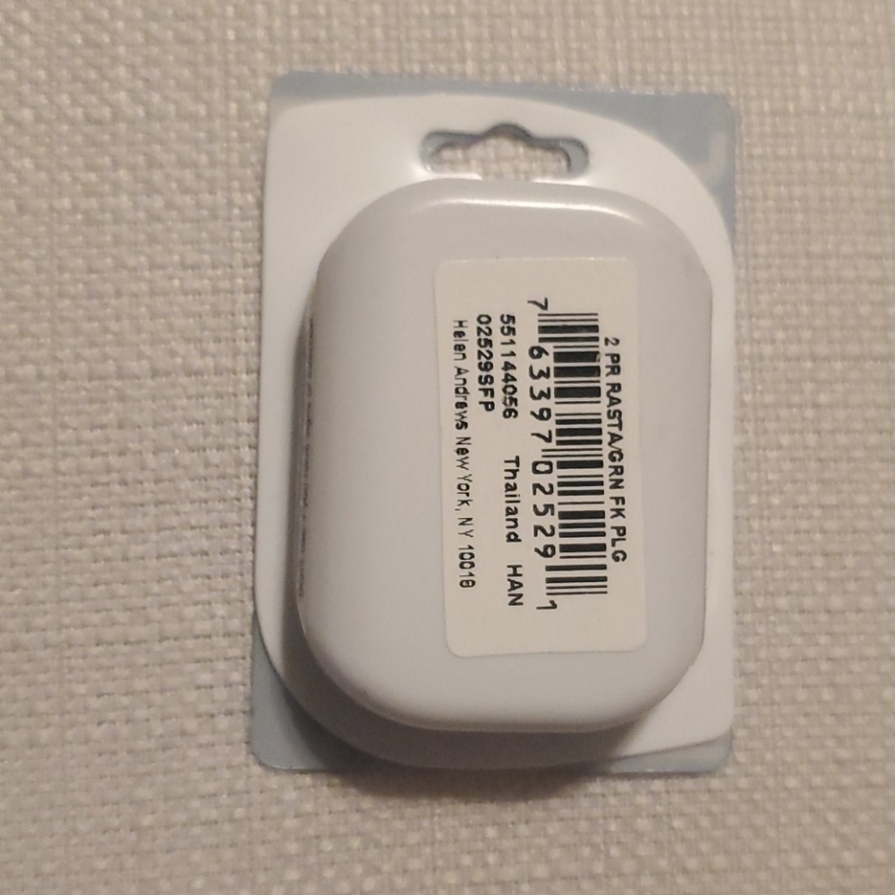 Fake plugs - Picture 2 of 2